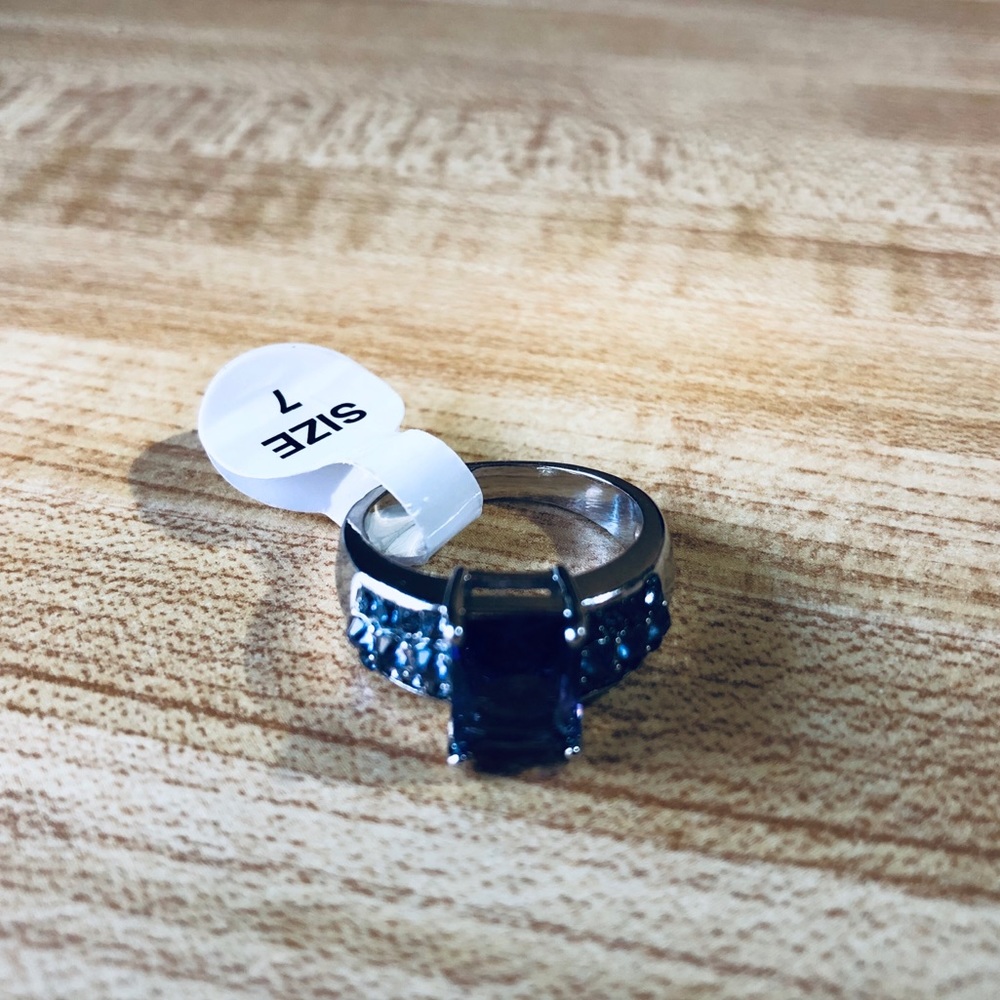 White gold plated ring with amethyst